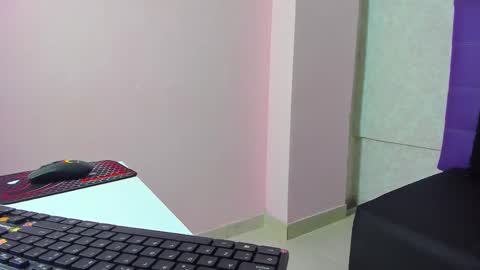 leamoreau__ online show from 11/02/25, 12:51