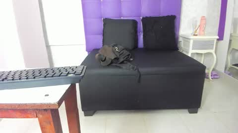 leamoreau__ online show from 11/04/25, 11:31