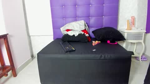 leamoreau__ online show from 11/06/25, 11:44