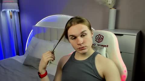 Snapshot of leanby chatting on 11/27/25, 08:38 Leanu online show from 11/27/25, 08:38