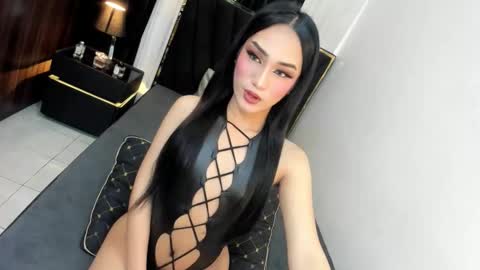 Snapshot of leannadavies chatting on 11/28/25, 04:31 leanna online show from 11/28/25, 04:31