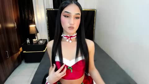 Snapshot of leannadavies chatting on 12/20/25, 02:35 leanna online show from 12/20/25, 02:35