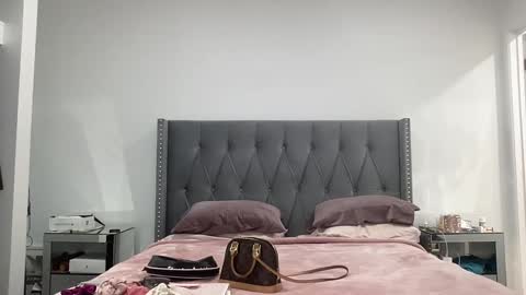 Snapshot of leannaxox chatting on 02/11/25, 07:12 Leanna online show from 02/11/25, 07:12