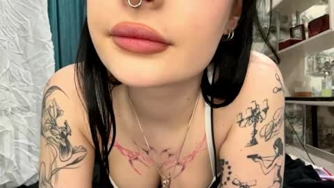 Kiki online show from 04/15/26, 07:58