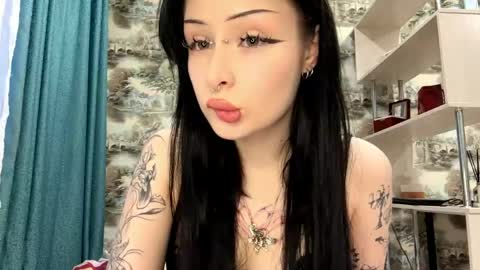 Kiki online show from 04/21/26, 04:34