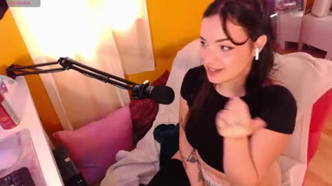 Lea Ray Pie online show from 11/06/25, 05:14