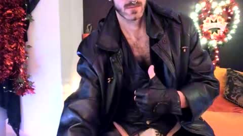 Snapshot of leatherdude69 chatting on 02/12/25, 06:51 leatherdude69 online show from 02/12/25, 06:51