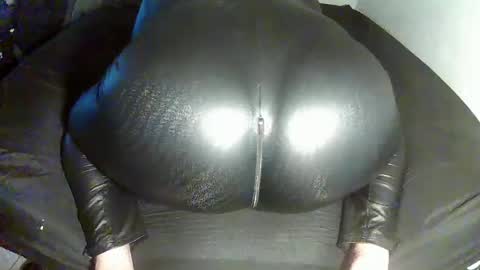 Snapshot of leatherman31 chatting on 01/03/25, 05:17 leatherman31 online show from 01/03/25, 05:17