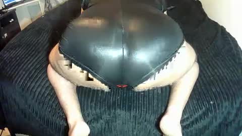 Snapshot of leatherman31 chatting on 10/25/25, 12:51 leatherman31 online show from 10/25/25, 12:51