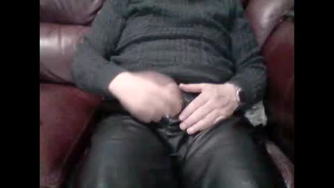 leatherpants68 online show from 12/04/24, 10:19
