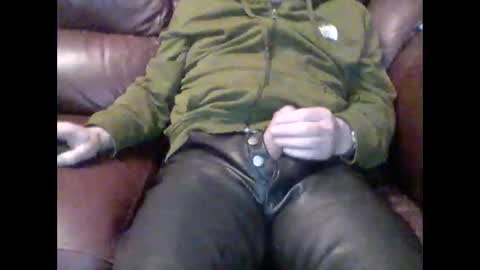 leatherpants68 online show from 11/06/25, 08:43