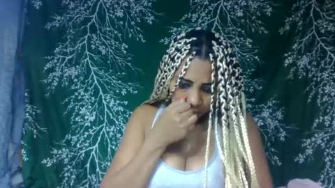 Snapshot of leatianaa chatting on 06/25/26, 04:01 leatianaa online show from 06/25/26, 04:01