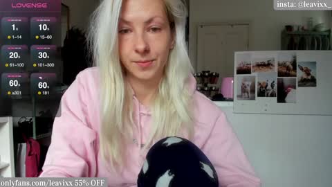 LeaVixx online show from 12/23/24, 11:47