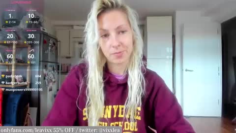 LeaVixx online show from 11/04/25, 03:11