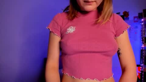 Snapshot of leazy_peasy chatting on 12/14/25, 05:57 Ellie online show from 12/14/25, 05:57