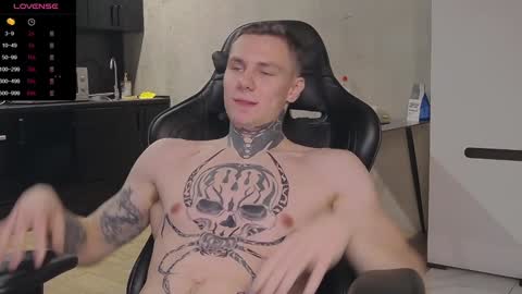 Snapshot of lechery_boy chatting on 12/17/24, 08:45 Lechery boy online show from 12/17/24, 08:45