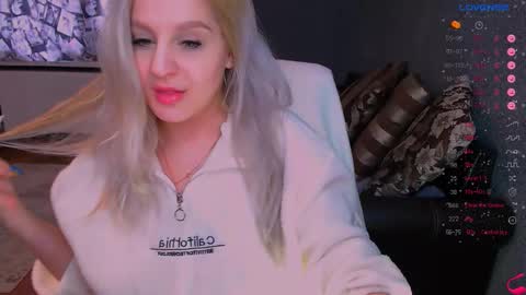 Veronica online show from 09/30/25, 09:14