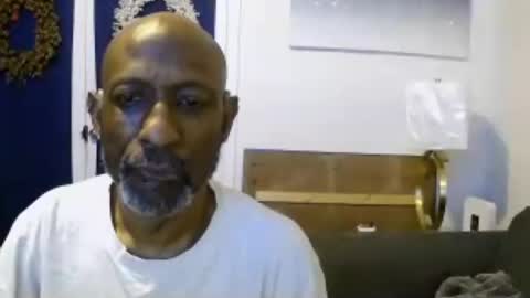 Snapshot of leeguy_hugedick chatting on 07/14/26, 07:46 Ebony DeafGuy online show from 07/14/26, 07:46