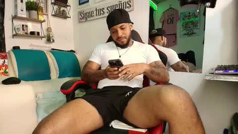 leenar_key online show from 11/28/25, 07:16