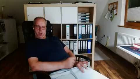 Snapshot of lefti27 chatting on 06/11/26, 10:52 Dave online show from 06/11/26, 10:52