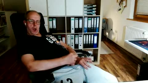 Snapshot of lefti27 chatting on 06/14/26, 01:03 Dave online show from 06/14/26, 01:03