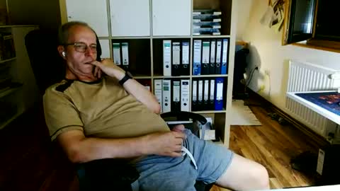 Snapshot of lefti27 chatting on 06/19/26, 11:08 Dave online show from 06/19/26, 11:08