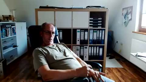 Snapshot of lefti27 chatting on 06/22/26, 03:20 Dave online show from 06/22/26, 03:20