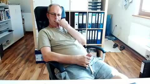 Snapshot of lefti27 chatting on 06/23/26, 03:43 Dave online show from 06/23/26, 03:43