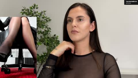 Elle  online show from 10/28/25, 11:36