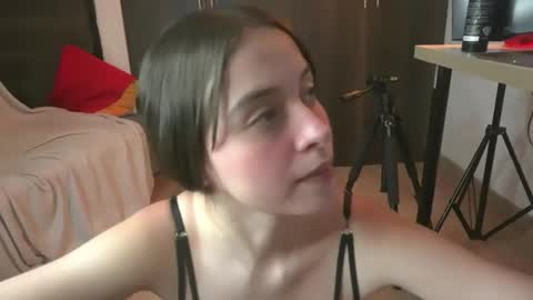 Snapshot of leiaah__ chatting on 05/16/26, 12:40 Leah online show from 05/16/26, 12:40