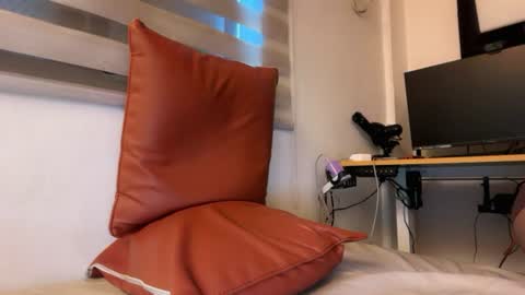Snapshot of leiah_goddessx chatting on 06/18/26, 05:19 Leiah online show from 06/18/26, 05:19