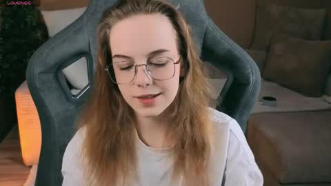 Snapshot of leiamurphy chatting on 05/09/26, 02:44 Leia online show from 05/09/26, 02:44