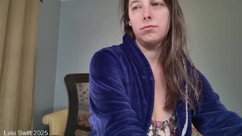 Snapshot of leiaswift chatting on 01/28/25, 10:56 Leia Swift online show from 01/28/25, 10:56