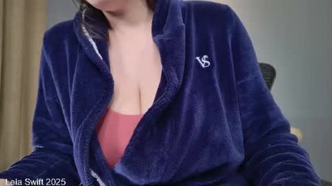 Snapshot of leiaswift chatting on 03/09/25, 10:41 Leia Swift online show from 03/09/25, 10:41