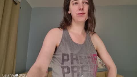 Snapshot of leiaswift chatting on 12/21/25, 11:06 Leia Swift online show from 12/21/25, 11:06