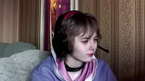 Snapshot of leigharedcross chatting on 03/04/26, 09:48 Viola online show from 03/04/26, 09:48