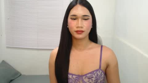 Snapshot of leighs_celine chatting on 04/15/26, 07:58 leighs_celine online show from 04/15/26, 07:58