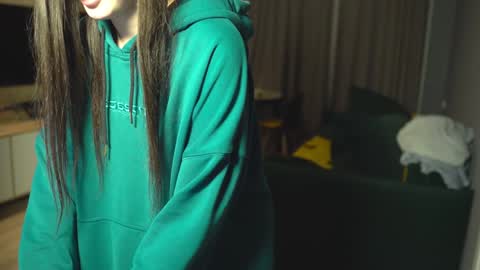 Snapshot of leila_4ever chatting on 12/10/24, 02:06 Leila online show from 12/10/24, 02:06