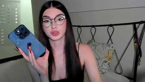 Snapshot of leila_4ever chatting on 02/12/25, 08:29 Leila online show from 02/12/25, 08:29