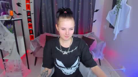 Snapshot of leila_xxbaby chatting on 10/24/25, 11:50 Leila online show from 10/24/25, 11:50