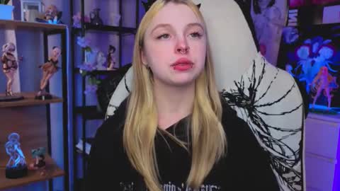 Leila online show from 12/05/25, 04:14