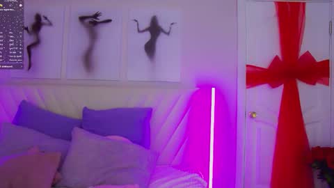 Leila online show from 03/29/26, 01:49