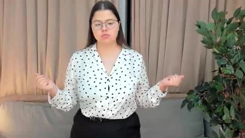leishacaves online show from 10/22/25, 07:24