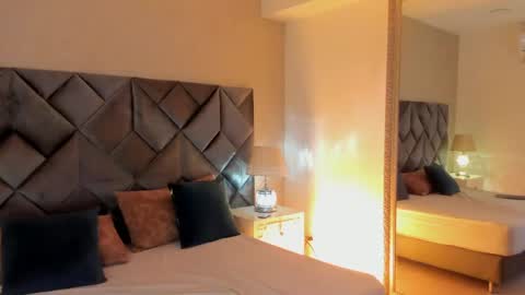 Leizathompson online show from 04/18/26, 05:17