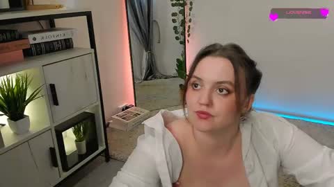 Snapshot of lela_ryan chatting on 05/24/26, 10:37 Lela online show from 05/24/26, 10:37