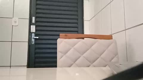 Snapshot of lelefiel chatting on 12/29/24, 10:56 Pequeno Urso online show from 12/29/24, 10:56