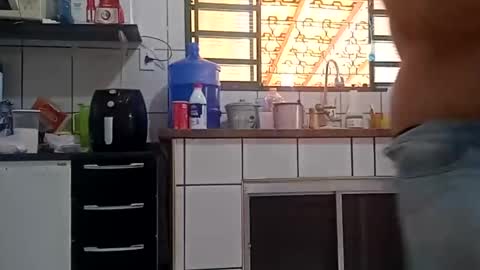 Snapshot of lelefiel chatting on 10/08/25, 11:30 Pequeno Urso online show from 10/08/25, 11:30