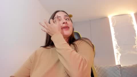 lena_jhons online show from 11/27/25, 07:49