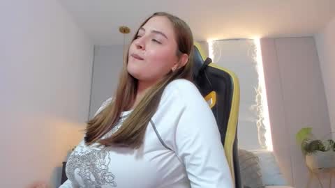 lena_jhons online show from 12/15/25, 08:13