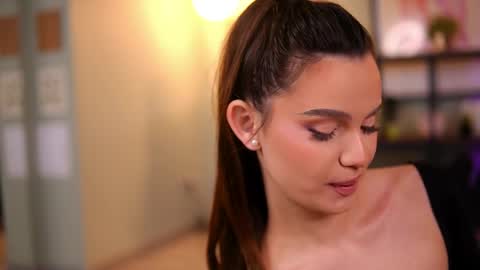 Lena Laurent online show from 03/31/26, 09:21